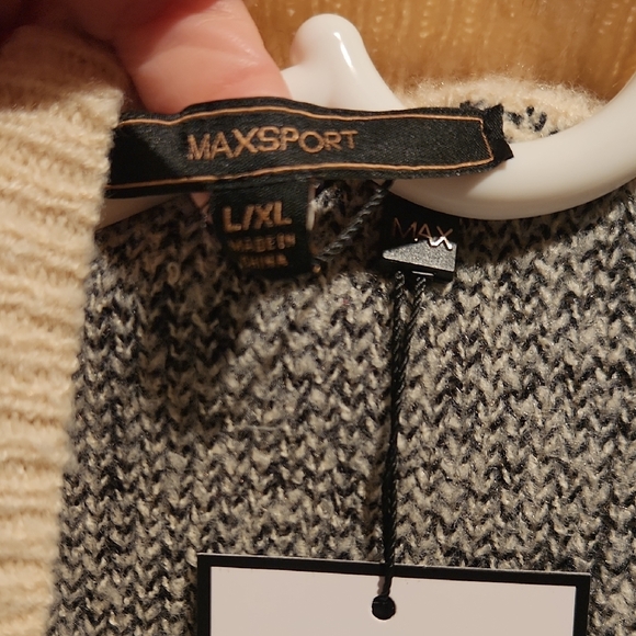 Elegant Beige and Black Patterned Cardigan - Picture 5 of 8